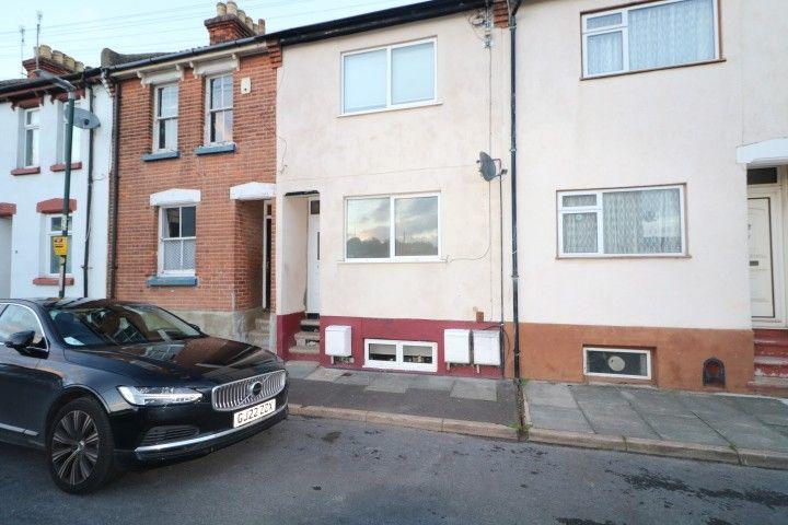 1 bed 1st Floor Flat for rent in Chatham. From Streets Estate Agents - Strood