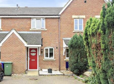 2 bed Mid Terraced House for rent in Sittingbourne. From Streets Estate Agents - Strood