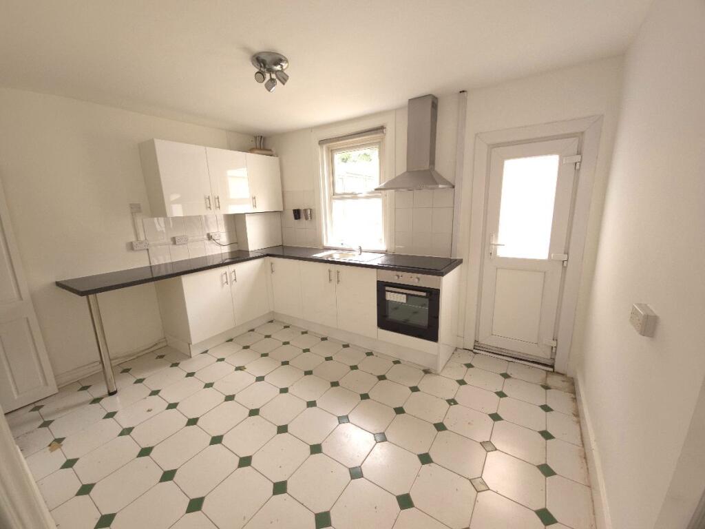 4 bed Mid Terraced House for rent in Chatham. From Streets Estate Agents - Strood