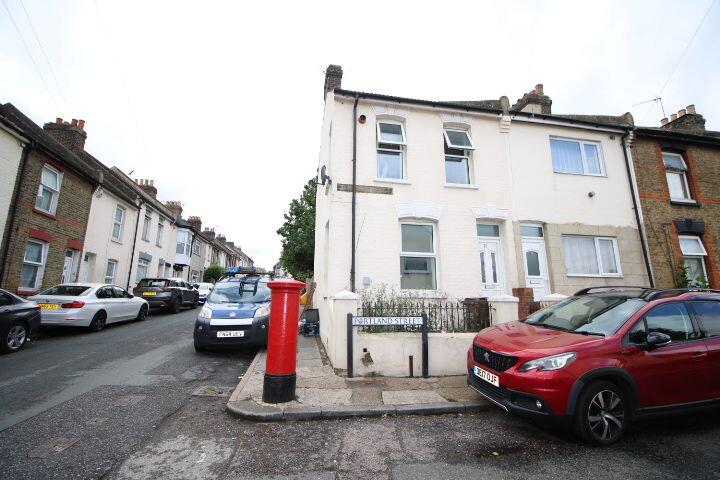 3 bed Mid Terraced House for rent in Chatham. From Streets Estate Agents - Strood