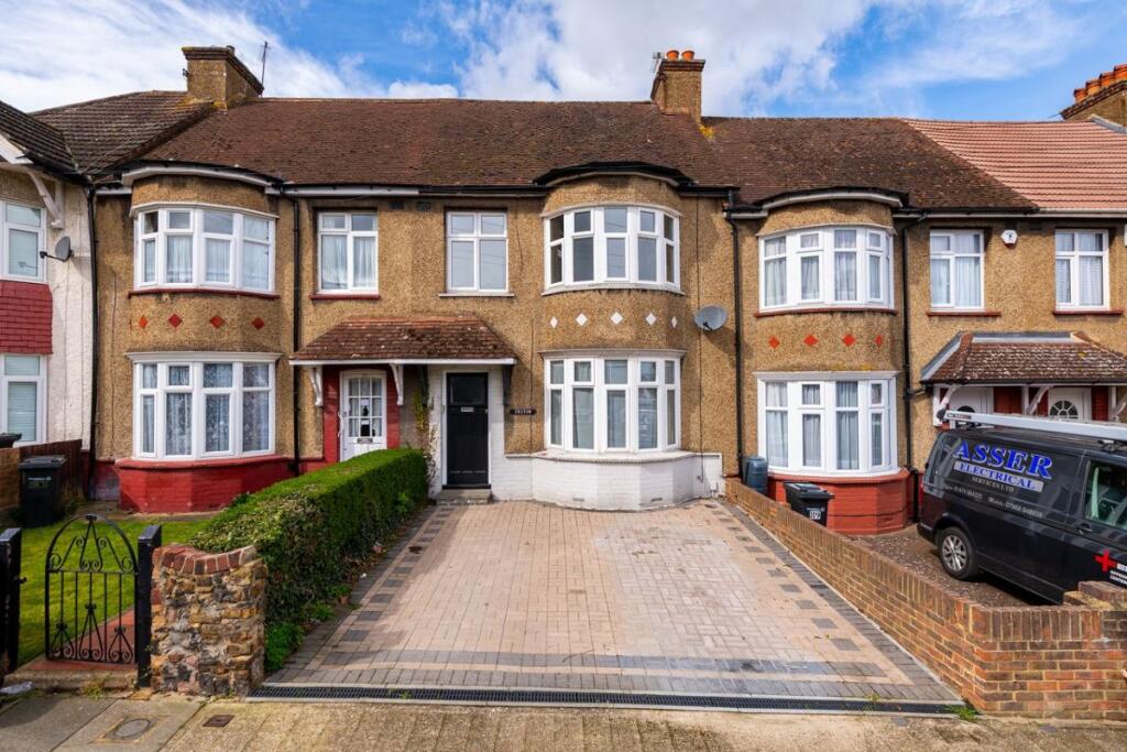 3 bed Mid Terraced House for rent in Gravesend. From Streets Estate Agents - Strood
