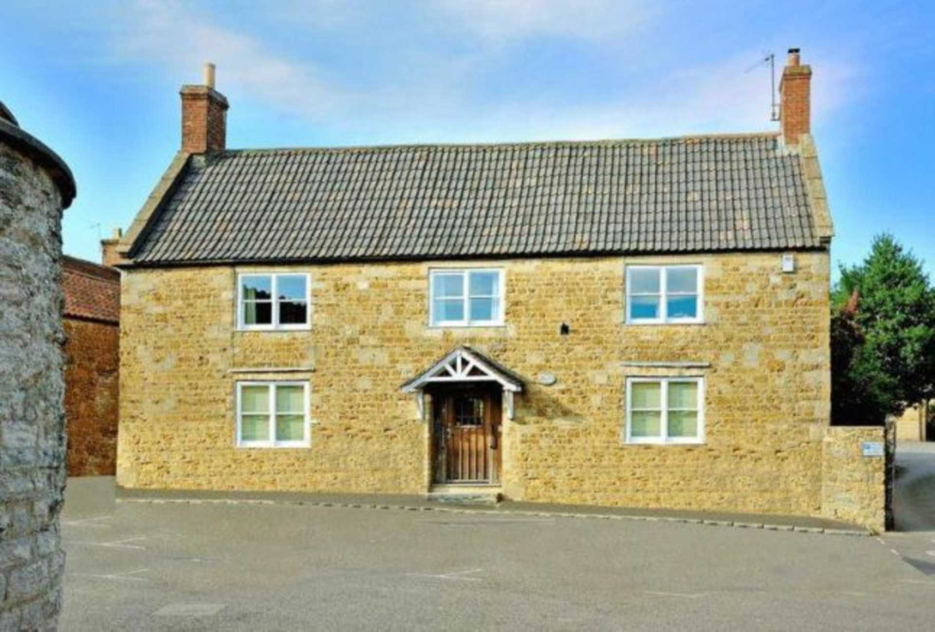 6 bed Detached House for rent in Castle Cary. From Swallows Property Letting - Frome