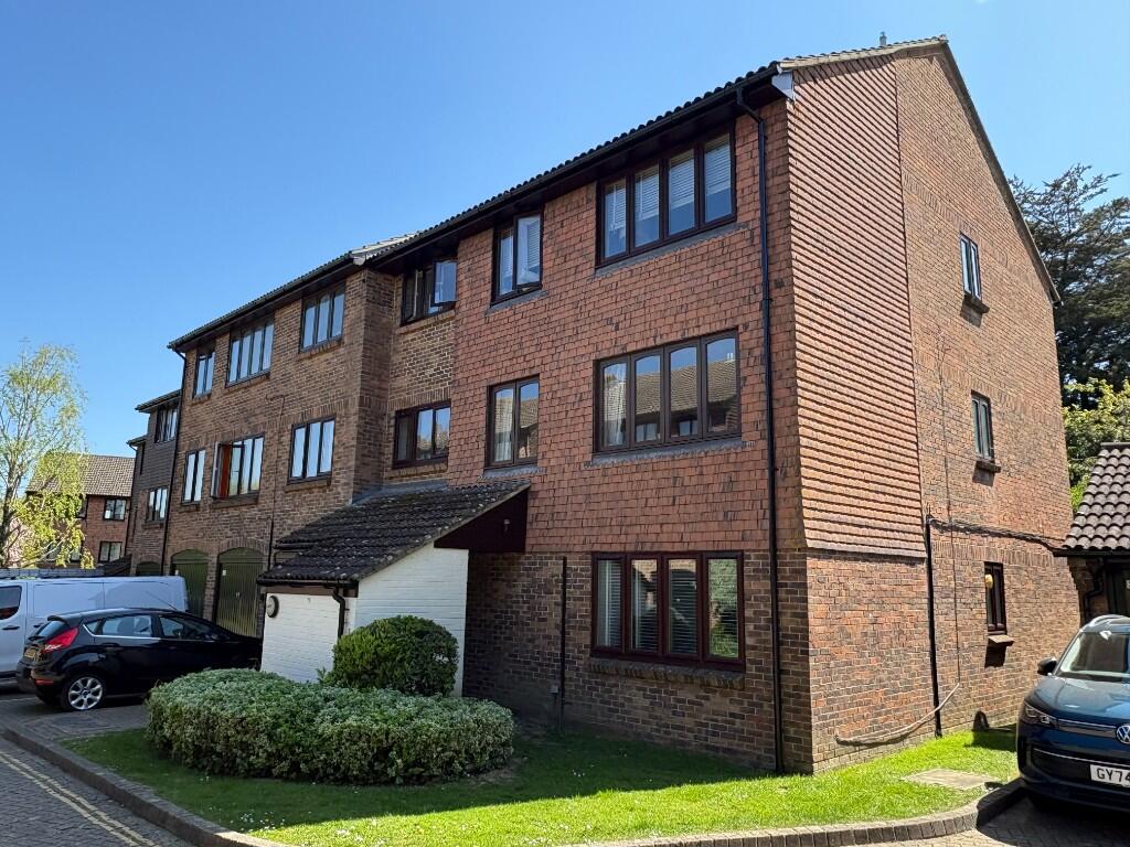 1 bed 1st Floor Flat for rent in Crawley. From Swan Property Management - Crawley