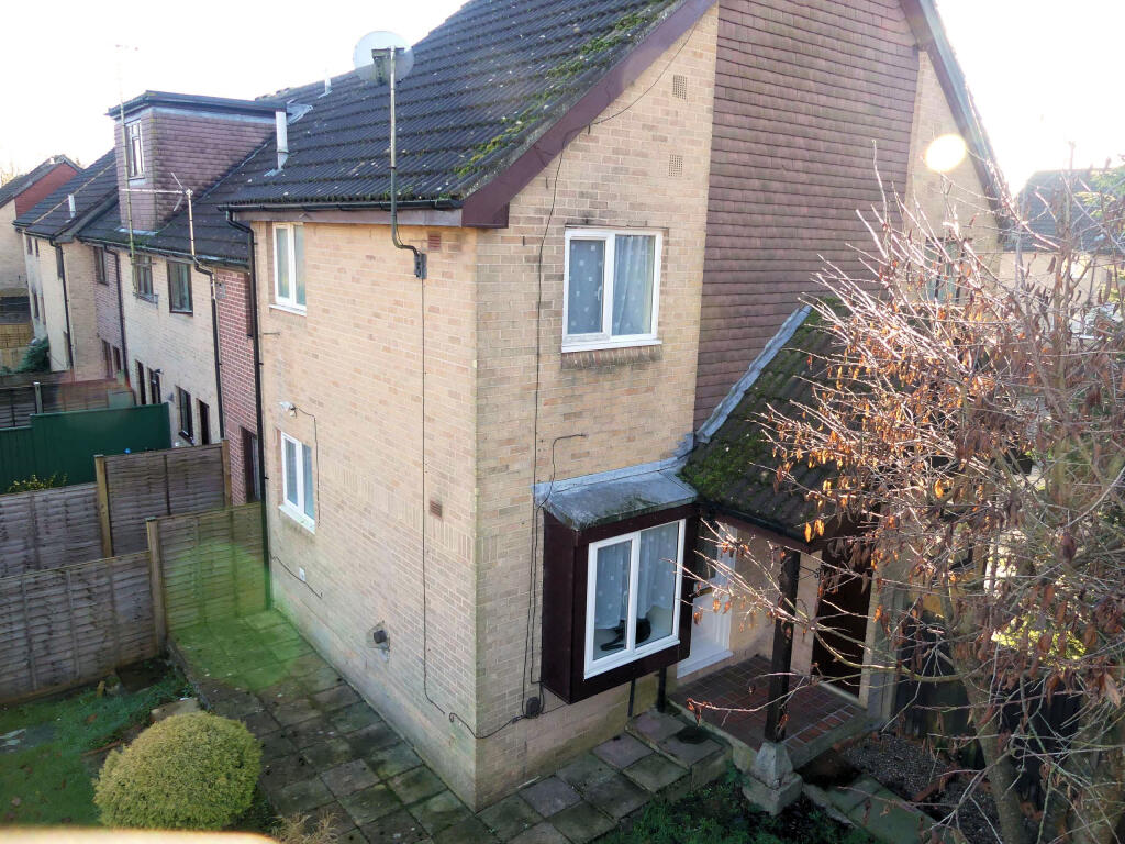 1 bed Mid Terraced House for rent in Crawley. From Swan Property Management - Crawley