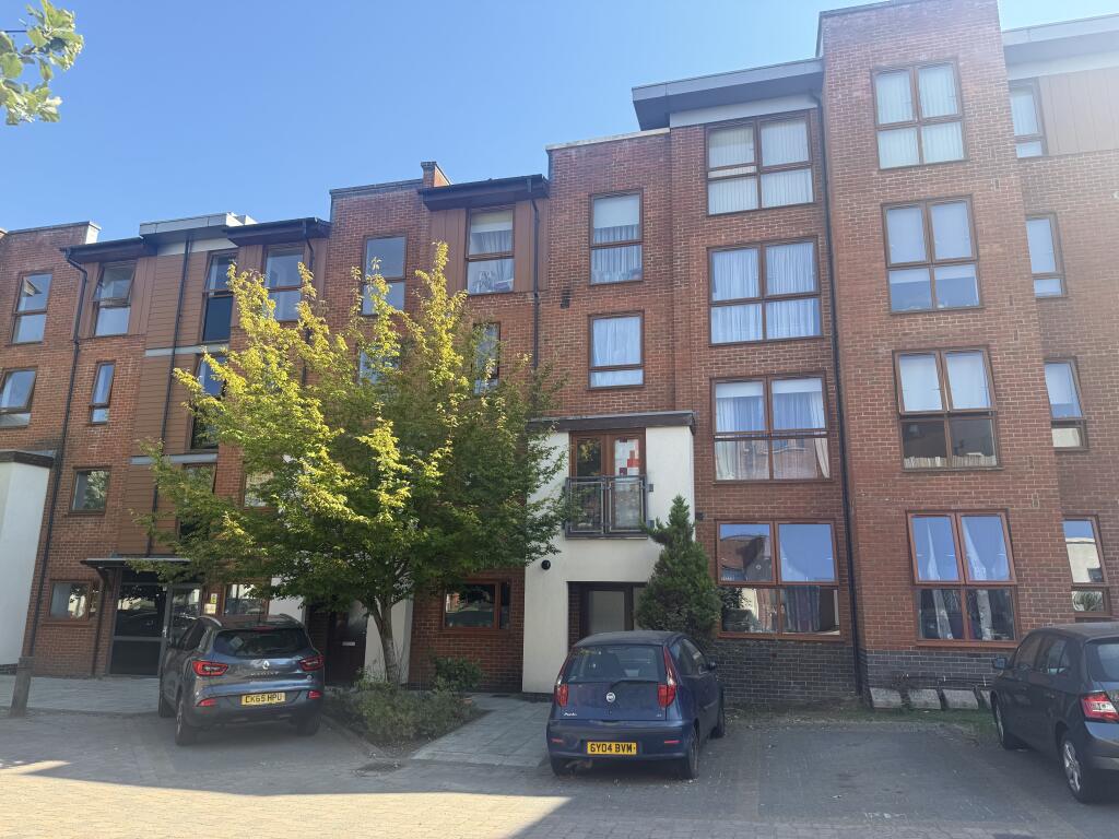 2 bed 1st Floor Flat for rent in Crawley. From Swan Property Management - Crawley