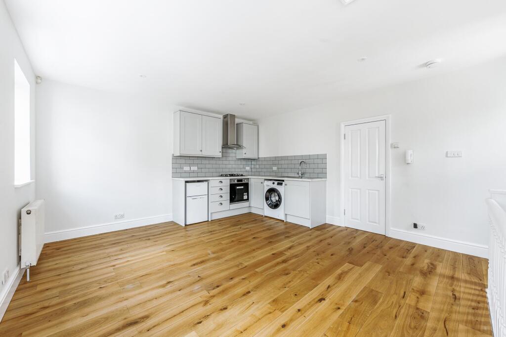 1 bed Annexe for rent in Chiswick. From Sworn and Co - Chiswick High Road