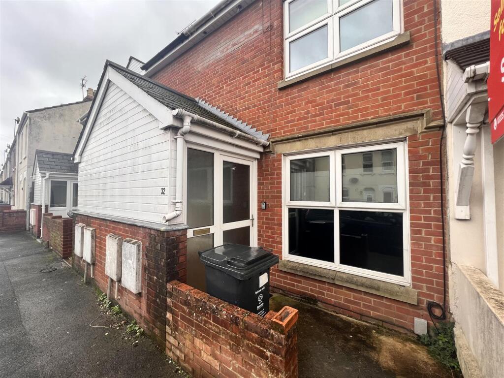 3 bed Mid Terraced House for rent in Swindon. From Swindon Homes - Swindon