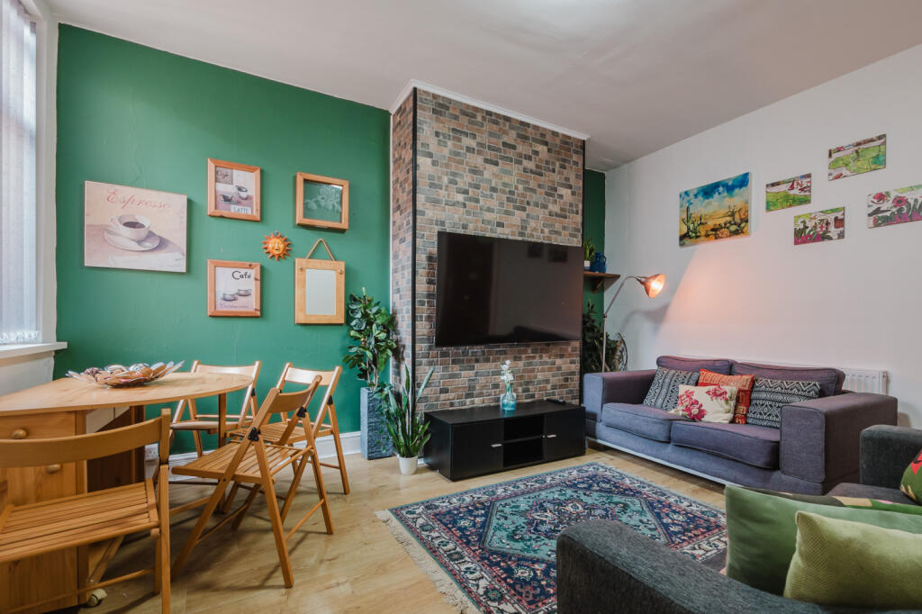 4 bed Mid Terraced House for rent in Manchester. From Inspired Lettings - Manchester 4 bed Mid Terraced House for rent in Manchester. From Inspired Lettings - Manchester