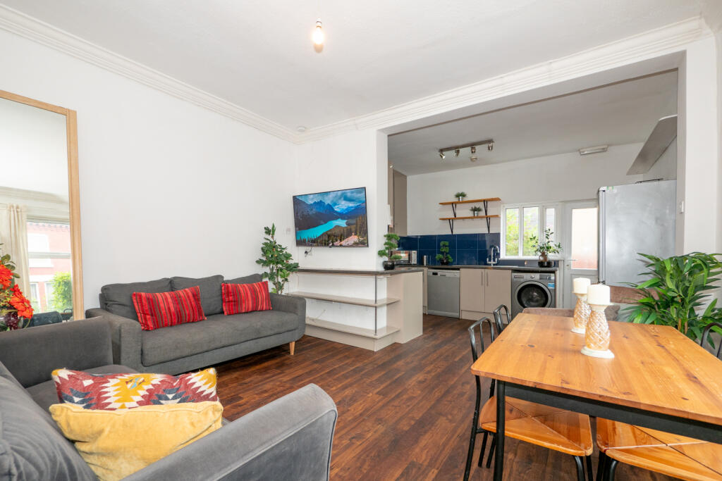 6 bed End of Terrace for rent in Gatley. From Inspired Lettings - Manchester 6 bed End of Terrace for rent in Gatley. From Inspired Lettings - Manchester