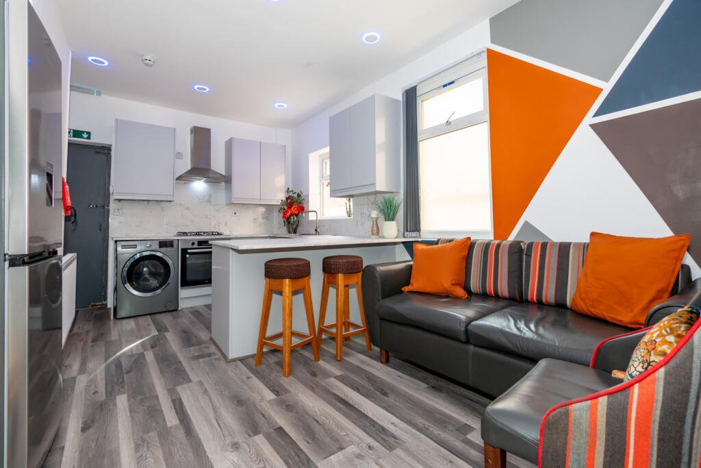7 bed Mid Terraced House for rent in Stockport. From Inspired Lettings - Manchester