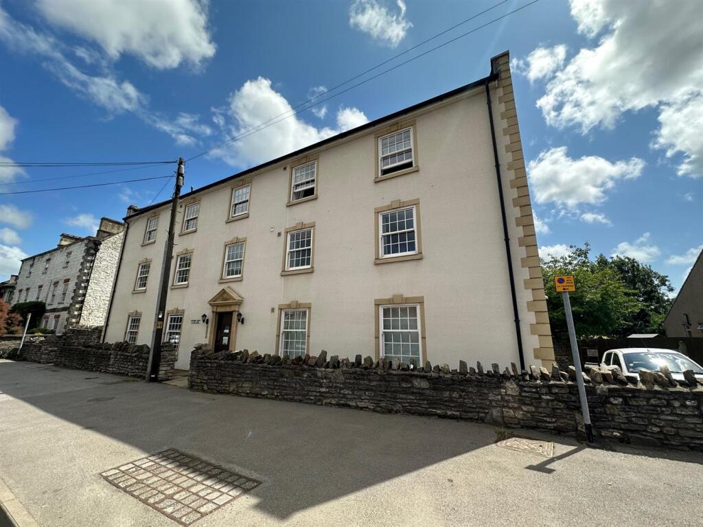 2 bed 1st Floor Flat for rent in Bristol. From D W Smith & Company - Hanham