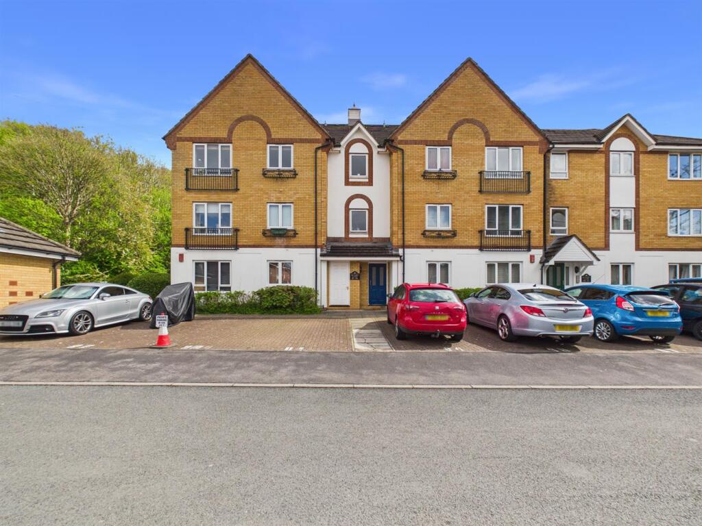 2 bed 1st Floor Flat for rent in Bristol. From D W Smith & Company - Hanham