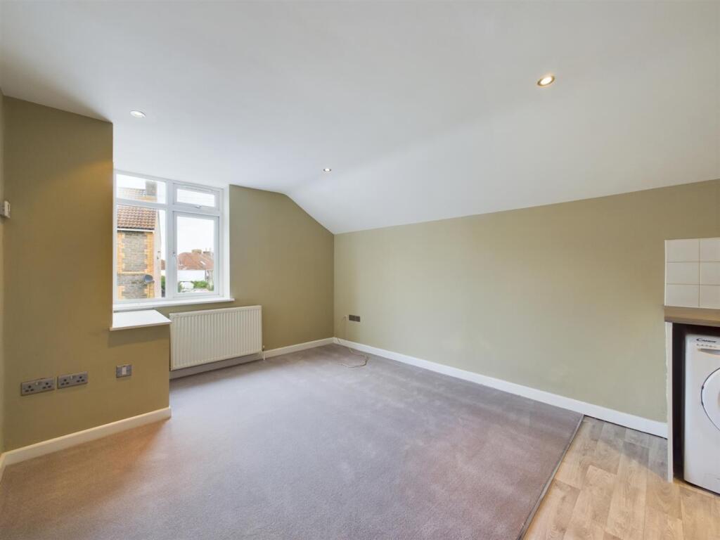 1 bed 1st Floor Flat for rent in Two Mile Hill. From D W Smith & Company - Hanham