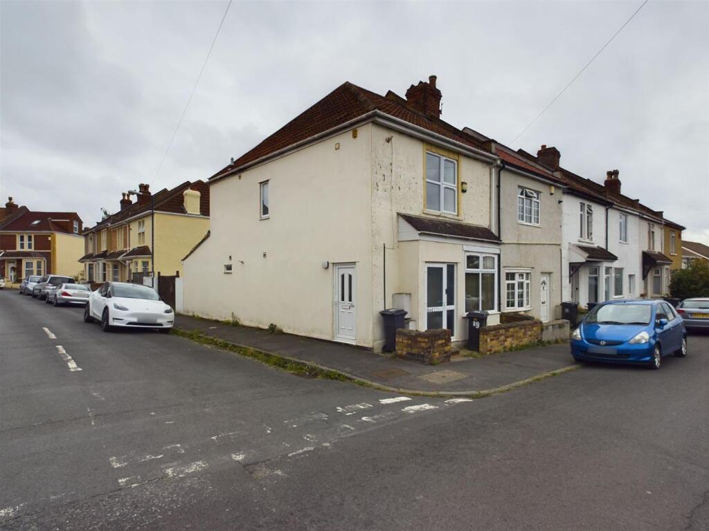 1 bed 1st Floor Flat for rent in Whiteway. From D W Smith & Company - Hanham