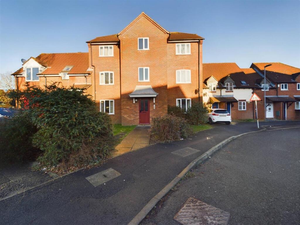 1 bed 1st Floor Flat for rent in Almondsbury. From D W Smith & Company - Hanham 1 bed 1st Floor Flat for rent in Almondsbury. From D W Smith & Company - Hanham