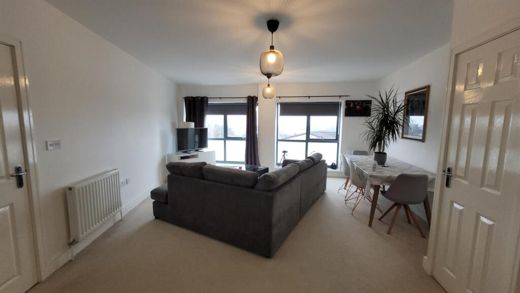 2 bed 1st Floor Flat for rent in Two Mile Hill. From D W Smith & Company - Hanham 2 bed 1st Floor Flat for rent in Two Mile Hill. From D W Smith & Company - Hanham