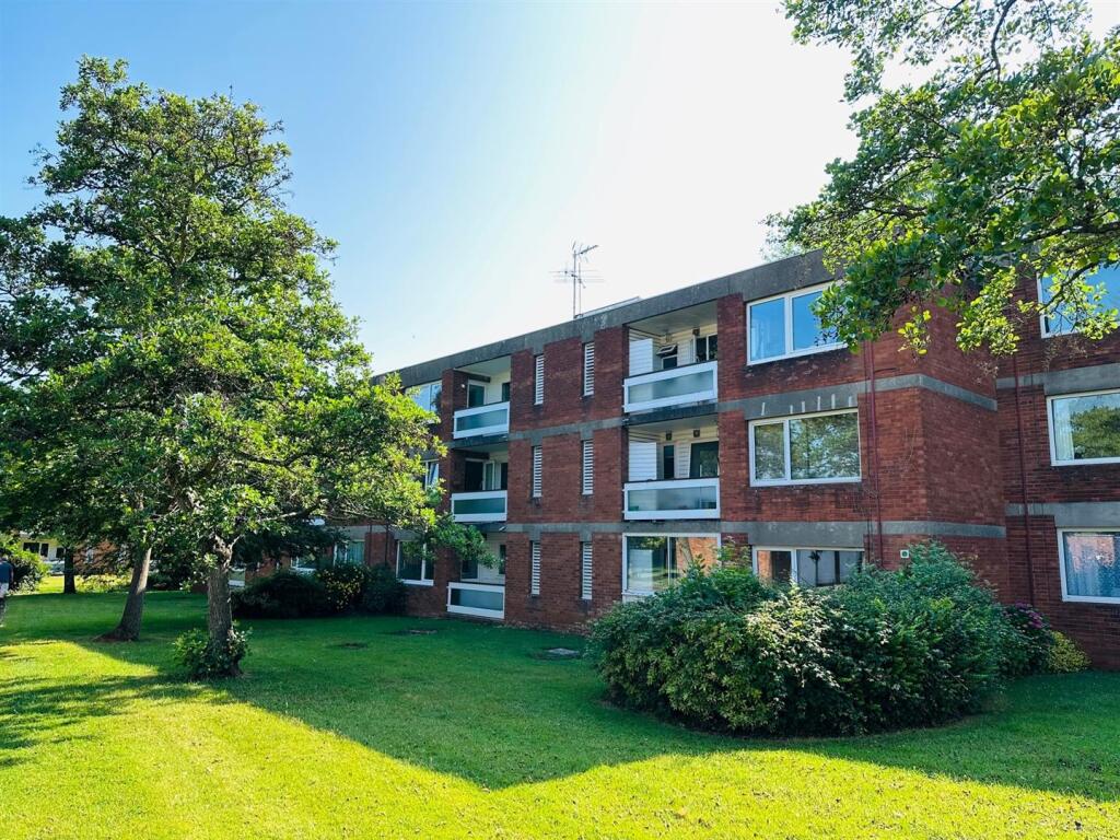 2 bed 1st Floor Flat for rent in Frenchay. From D W Smith & Company - Hanham 2 bed 1st Floor Flat for rent in Frenchay. From D W Smith & Company - Hanham