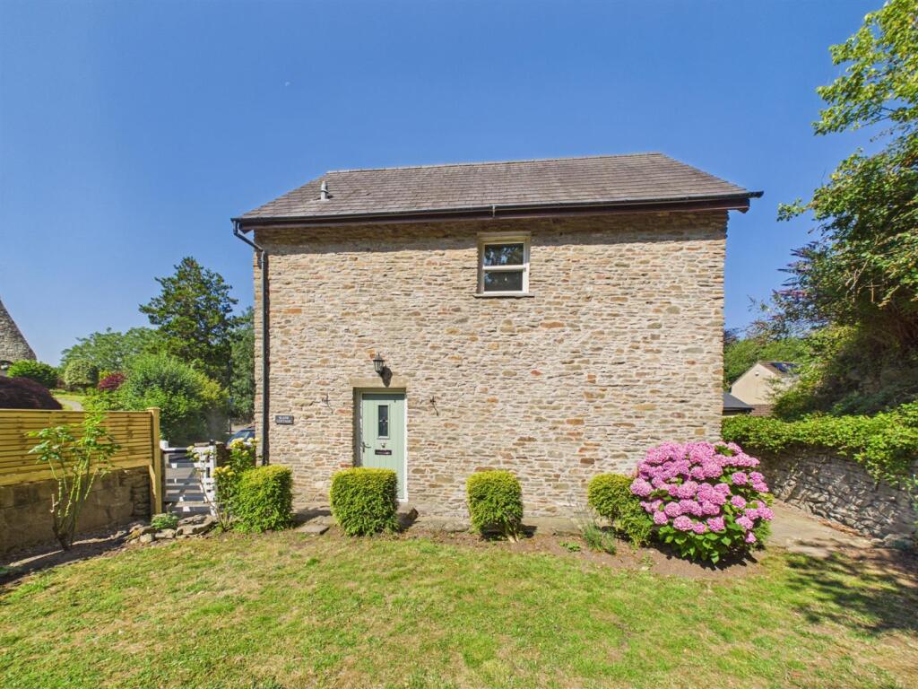 3 bed Detached for rent in Oldland. From D W Smith & Company - Hanham 3 bed Detached for rent in Oldland. From D W Smith & Company - Hanham