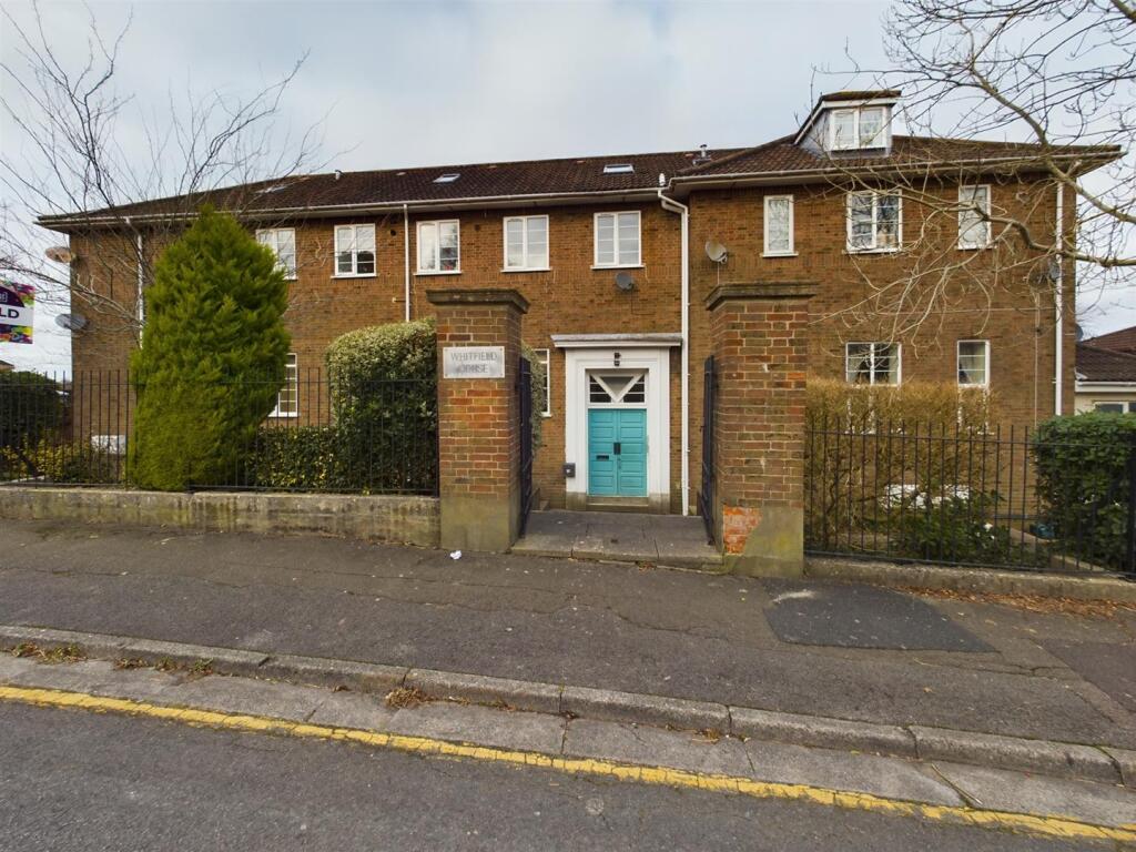 2 bed 1st Floor Flat for rent in Two Mile Hill. From D W Smith & Company - Hanham 2 bed 1st Floor Flat for rent in Two Mile Hill. From D W Smith & Company - Hanham