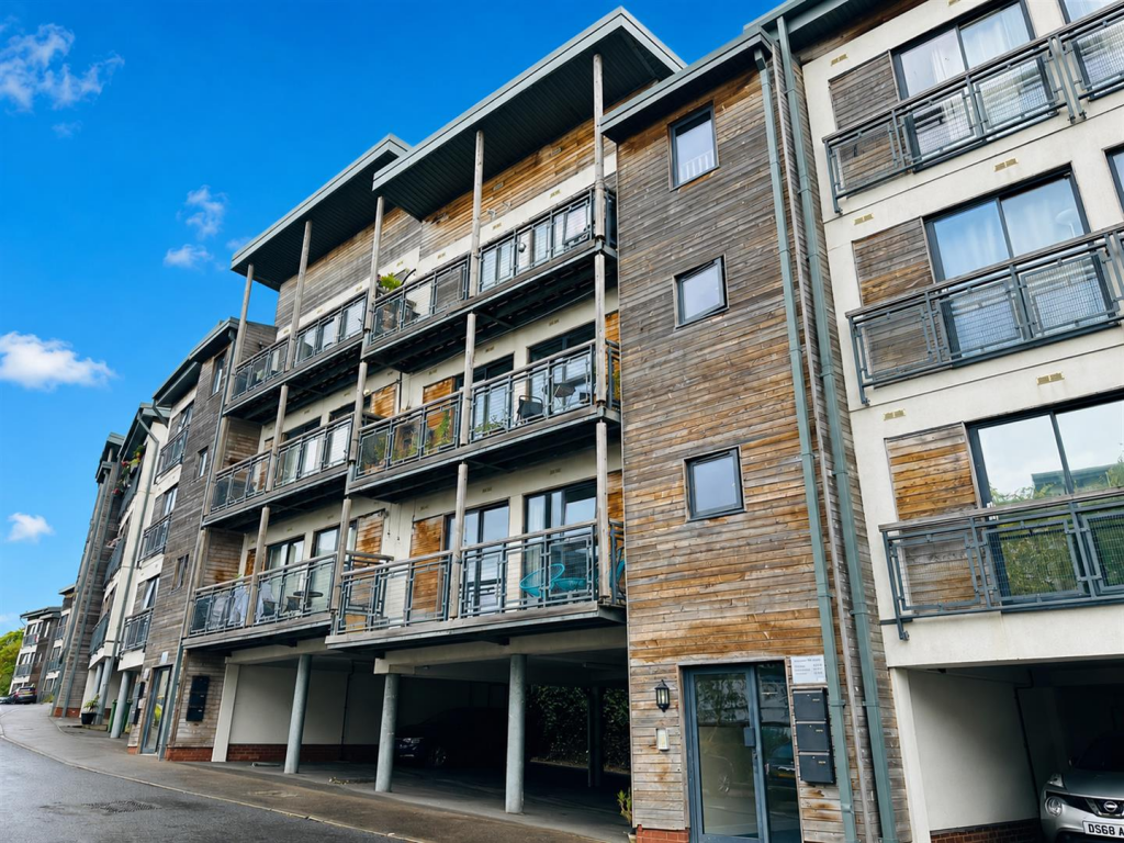 2 bed 1st Floor Flat for rent in Crofts End. From D W Smith & Company - Hanham