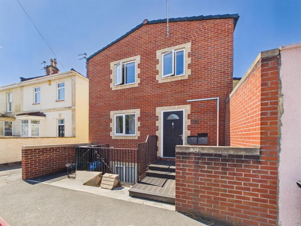 2 bed 1st Floor Flat for rent in Crofts End. From D W Smith & Company - Hanham