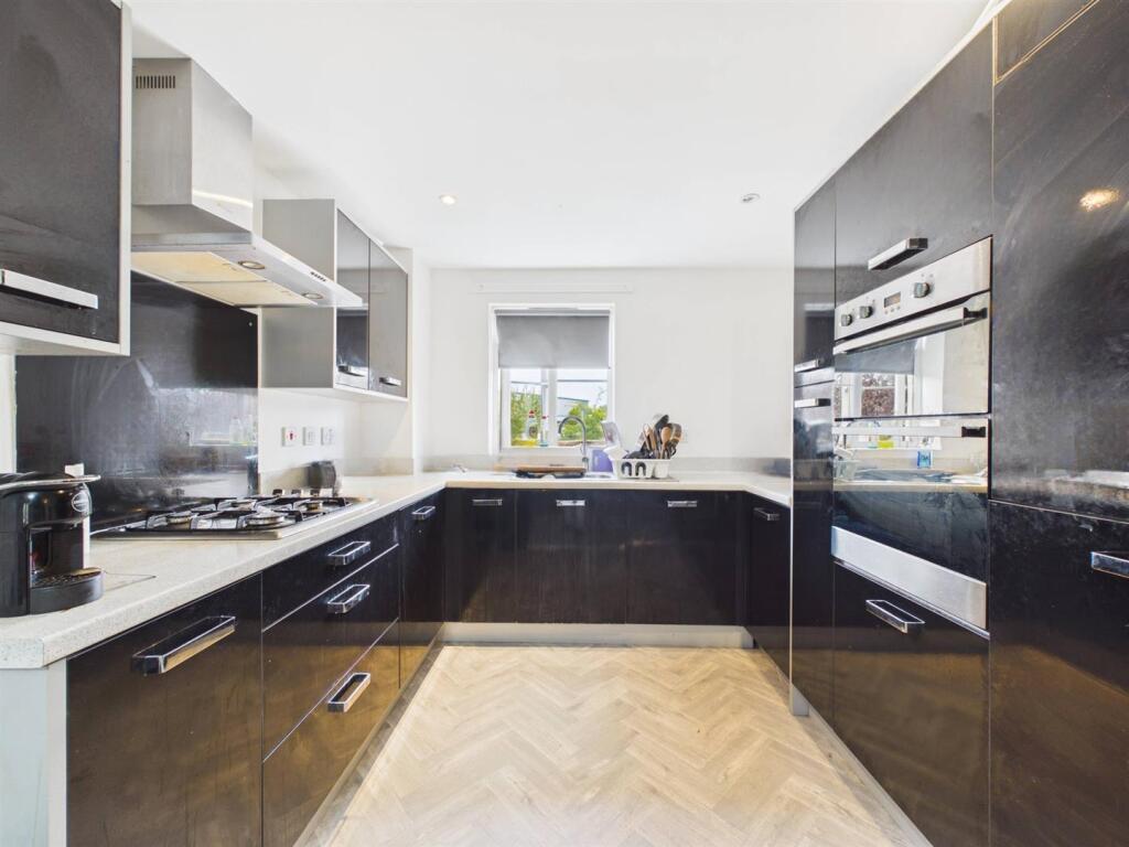 3 bed Mid Terraced House for rent in Crofts End. From D W Smith & Company - Hanham 3 bed Mid Terraced House for rent in Crofts End. From D W Smith & Company - Hanham