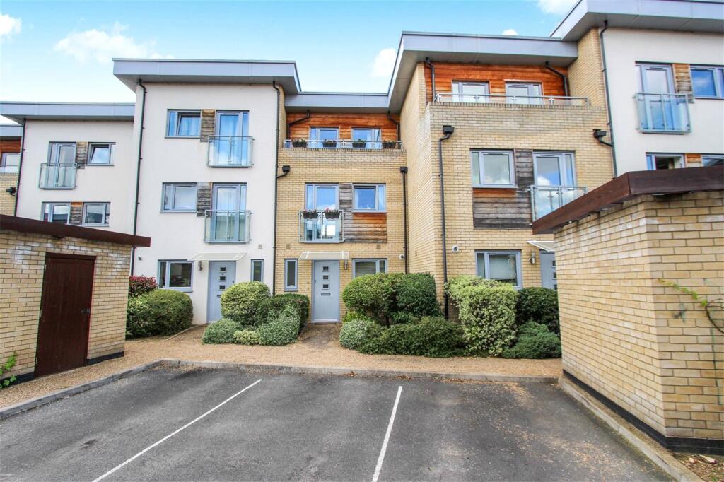 4 bed Mid Terraced House for rent in Huntingdon. From Thomas Morris - Huntingdon 4 bed Mid Terraced House for rent in Huntingdon. From Thomas Morris - Huntingdon