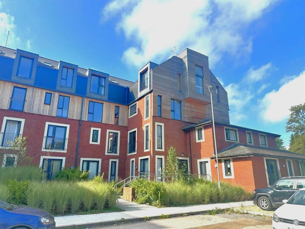 2 bed 1st Floor Flat for rent in . From Toomey Estate Agents - Mitcham 2 bed 1st Floor Flat for rent in . From Toomey Estate Agents - Mitcham