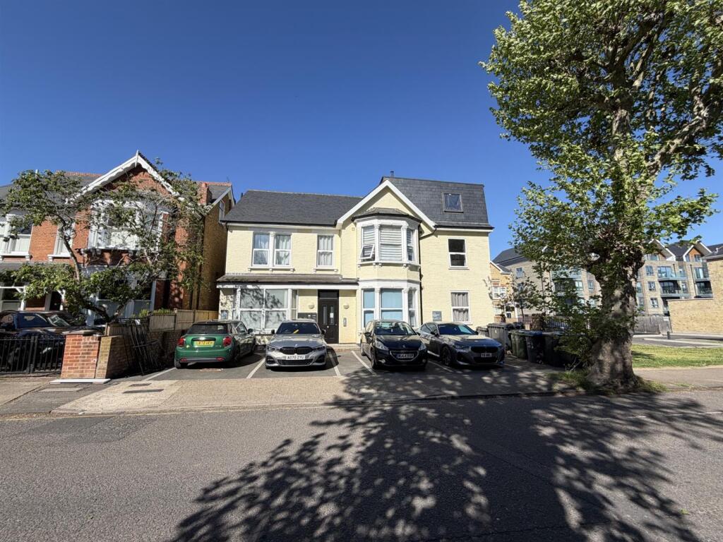 1 bed Apartment for rent in Kingston upon Thames. From Toomey Estate Agents - Mitcham