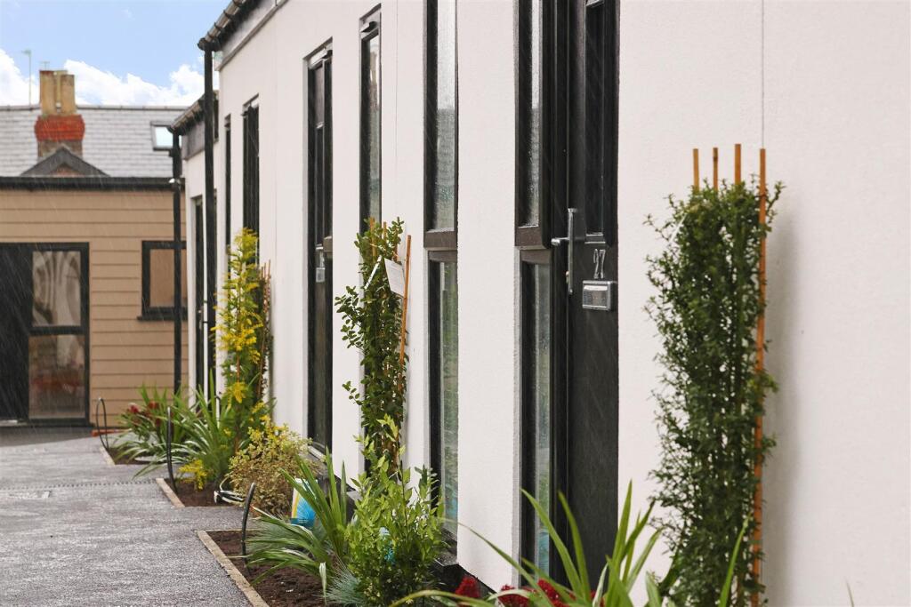 1 bed Apartment for rent in Dorking. From Toomey Estate Agents - Mitcham