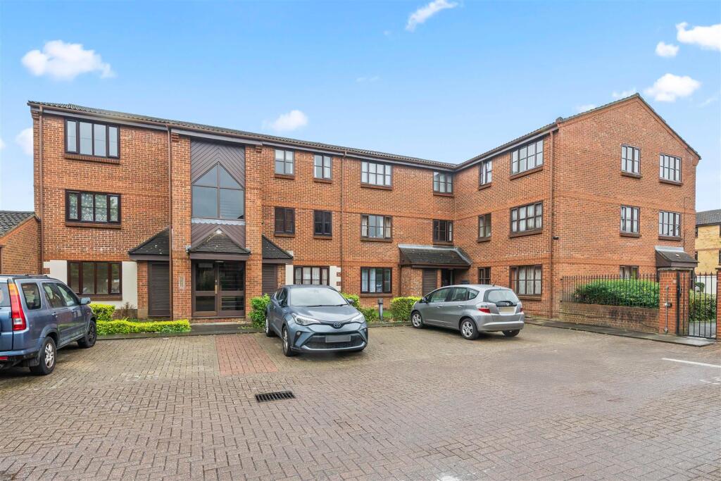 1 bed 1st Floor Flat for rent in Mitcham. From Toomey Estate Agents - Mitcham 1 bed 1st Floor Flat for rent in Mitcham. From Toomey Estate Agents - Mitcham