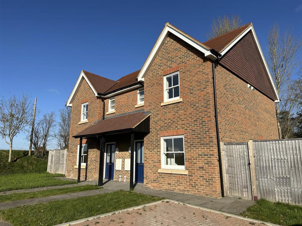 3 bed Semi Detached for rent in Lewes. From Toomey Estate Agents - Mitcham 3 bed Semi Detached for rent in Lewes. From Toomey Estate Agents - Mitcham