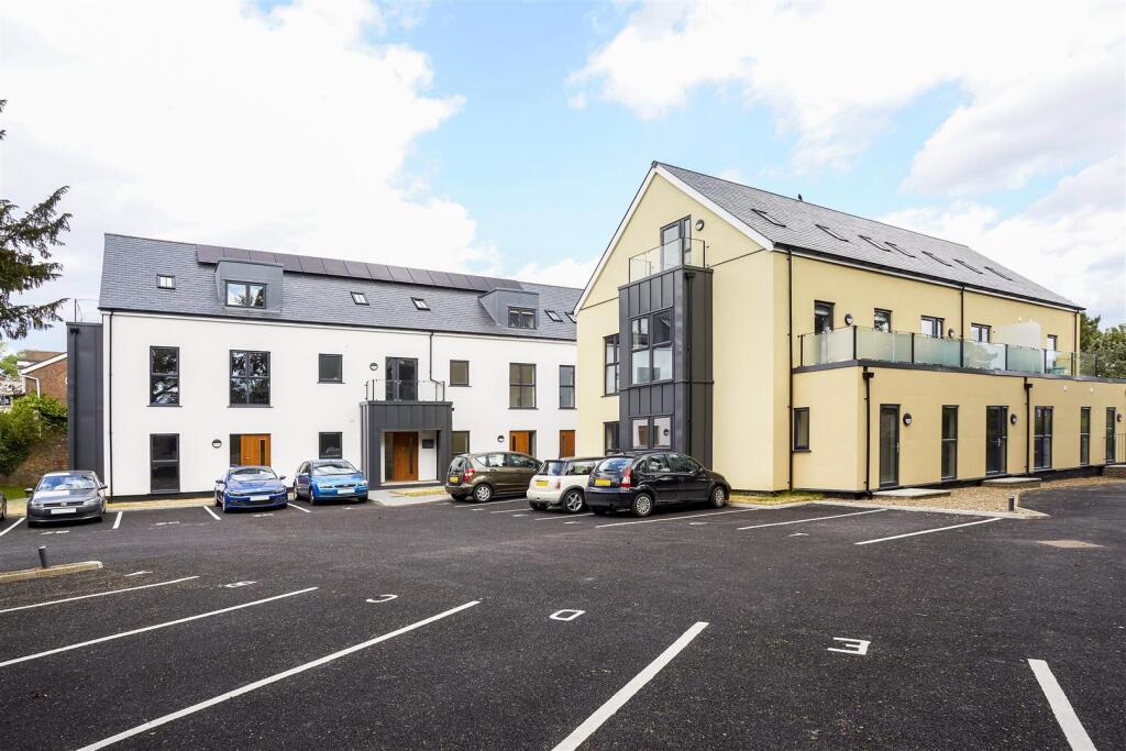 2 bed Apartment for rent in Dorking. From Toomey Estate Agents - Mitcham