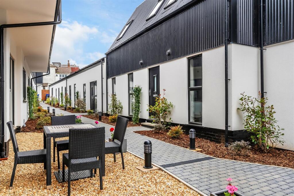 1 bed Apartment for rent in Dorking. From Toomey Estate Agents - Mitcham 1 bed Apartment for rent in Dorking. From Toomey Estate Agents - Mitcham
