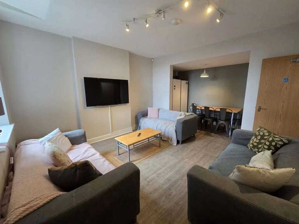 6 bed Detached for rent in Sheffield. From Thornsett Properties - Sheffield