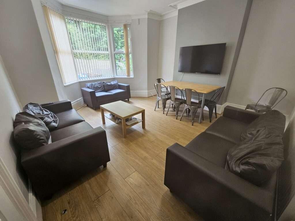 8 bed Detached for rent in Sheffield. From Thornsett Properties - Sheffield 8 bed Detached for rent in Sheffield. From Thornsett Properties - Sheffield
