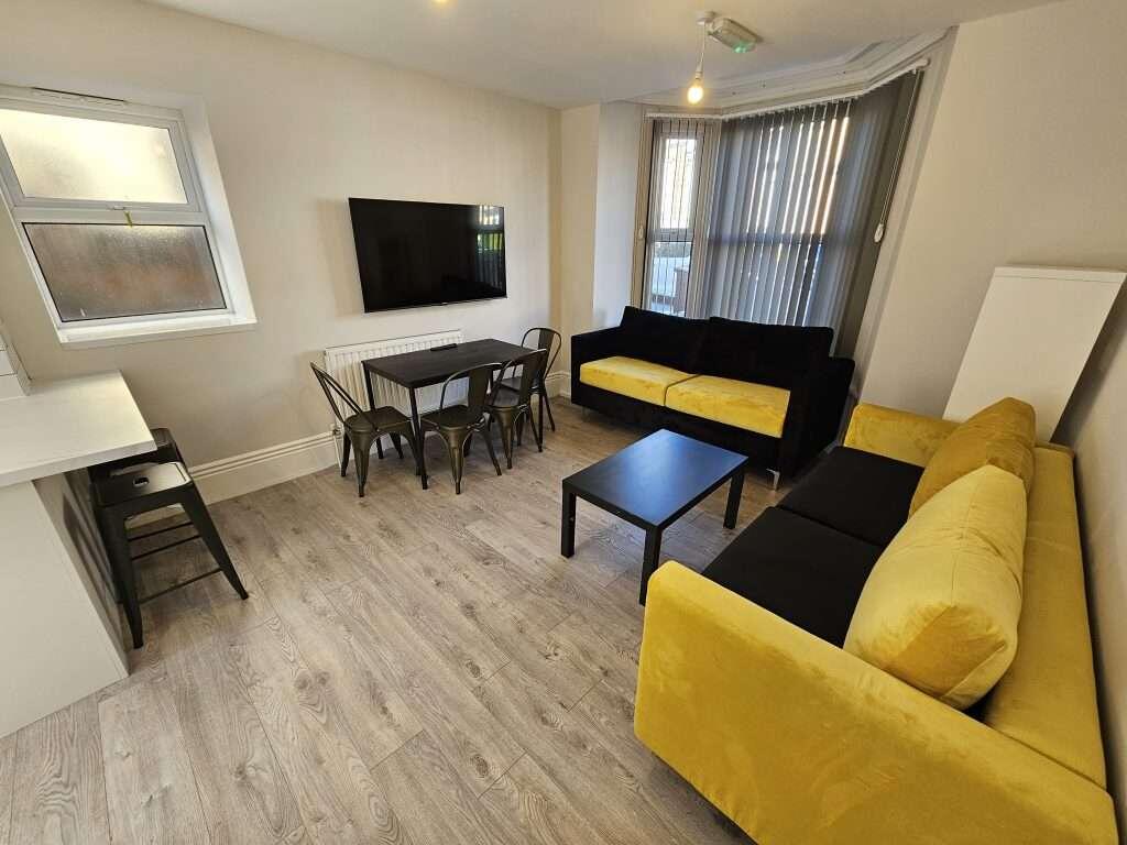 6 bed Detached for rent in Sheffield. From Thornsett Properties - Sheffield