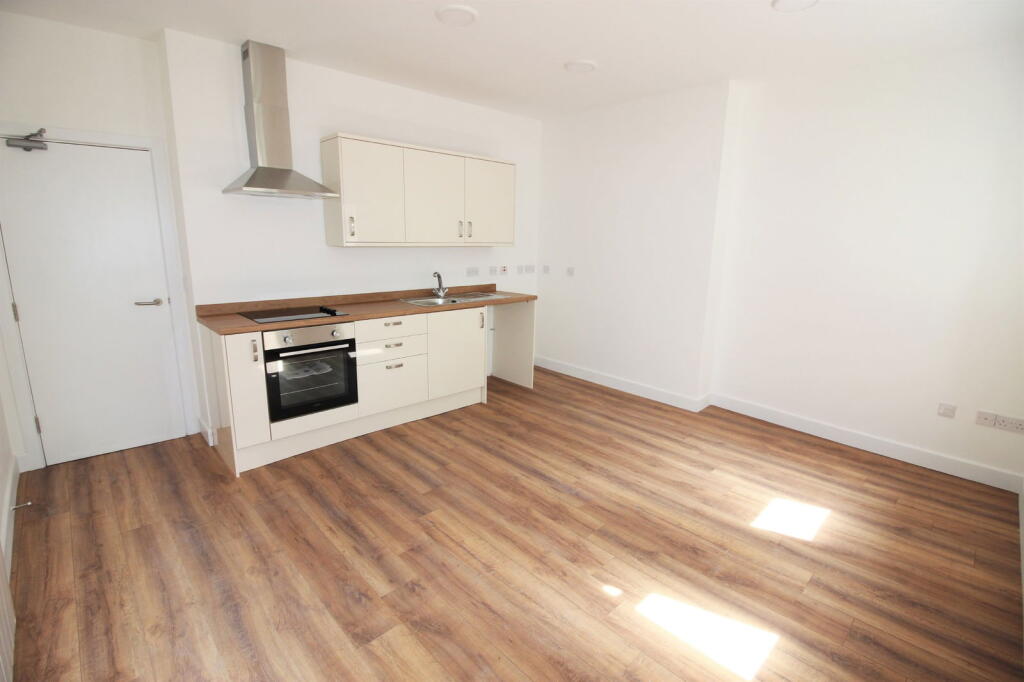 2 bed Apartment for rent in Torquay. From Taylors (Torbay) Ltd - Torquay