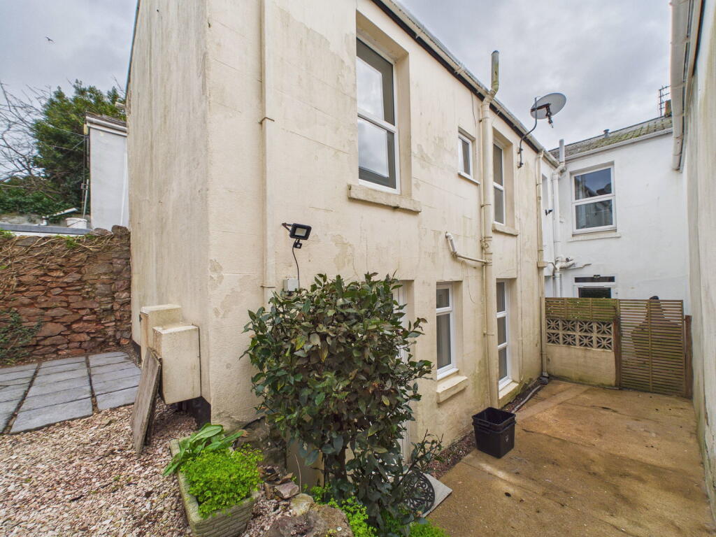 2 bed Mid Terraced House for rent in Torquay. From Taylors (Torbay) Ltd - Torquay