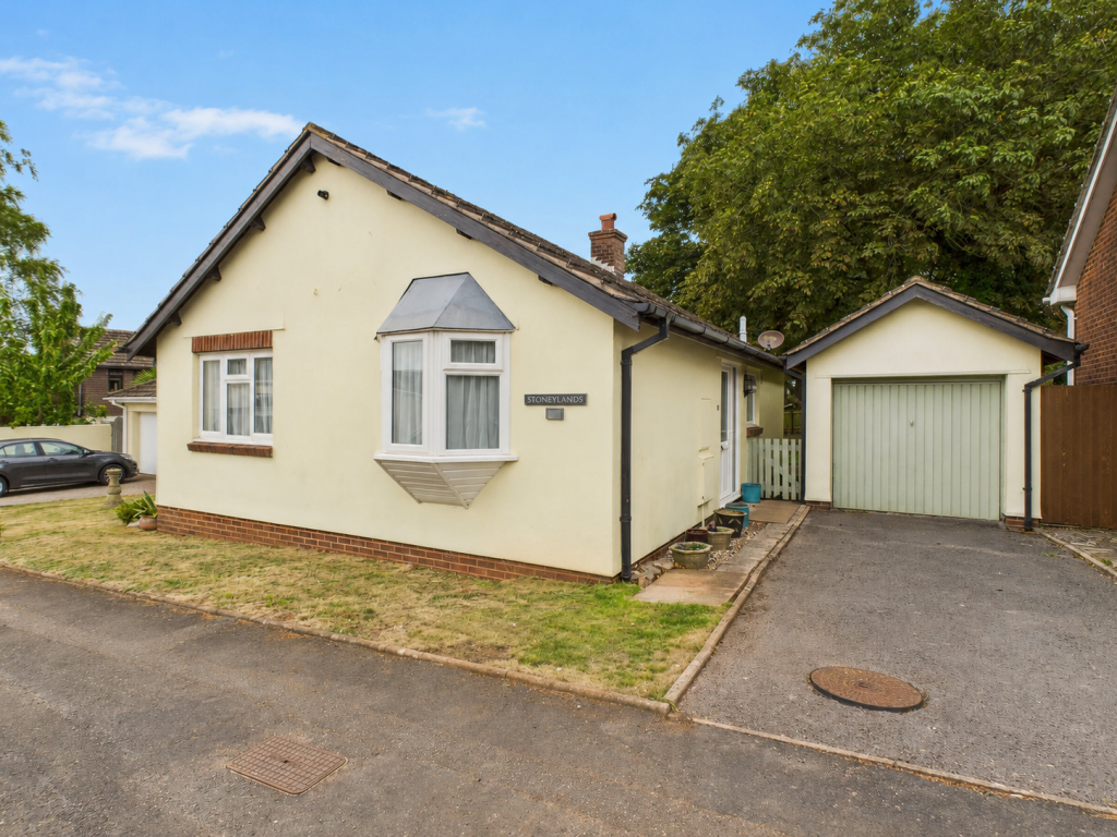 2 bed Detached bungalow for rent in Collaton St Mary. From Taylors (Torbay) Ltd - Torquay 2 bed Detached bungalow for rent in Collaton St Mary. From Taylors (Torbay) Ltd - Torquay