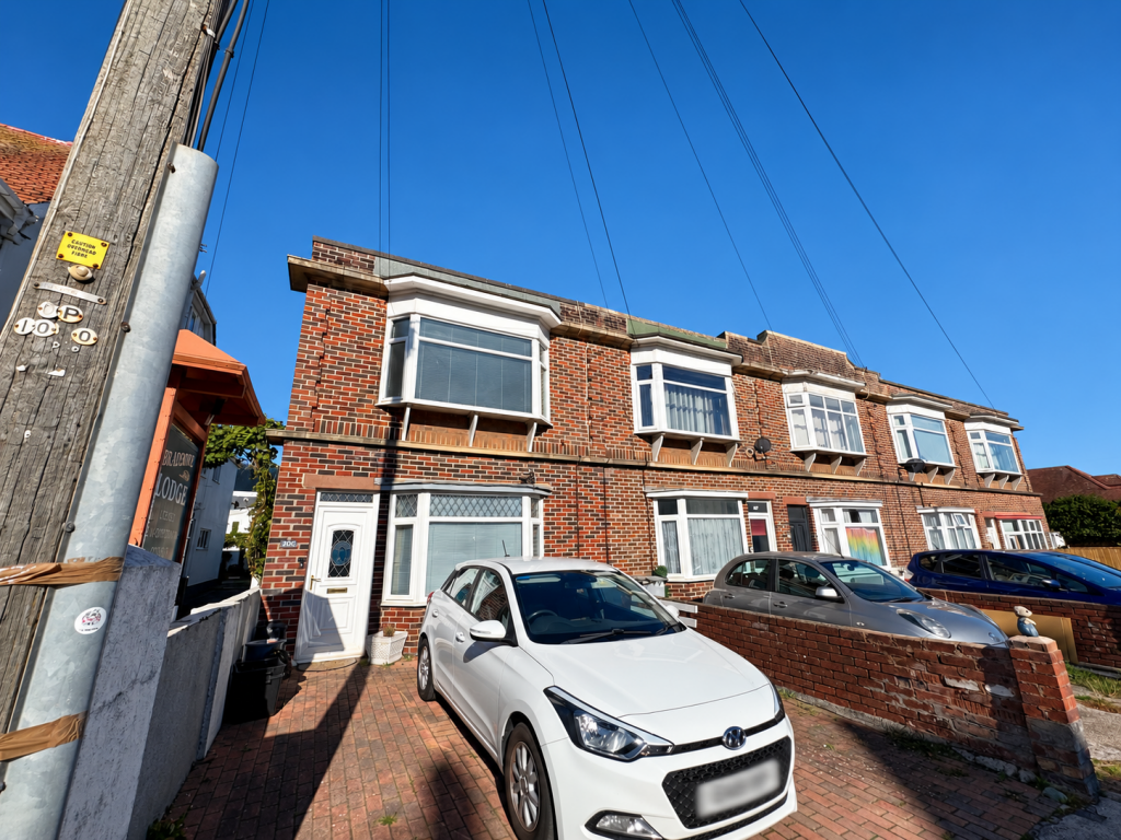2 bed Apartment for rent in Paignton. From Taylors (Torbay) Ltd - Torquay 2 bed Apartment for rent in Paignton. From Taylors (Torbay) Ltd - Torquay