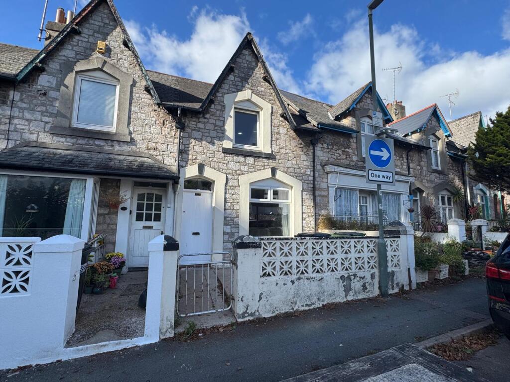 4 bed Mid Terraced House for rent in Torquay. From Taylors (Torbay) Ltd - Torquay 4 bed Mid Terraced House for rent in Torquay. From Taylors (Torbay) Ltd - Torquay