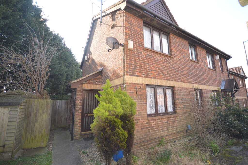 1 bed Mid Terraced House for rent in Luton. From Urban and Rural - Luton