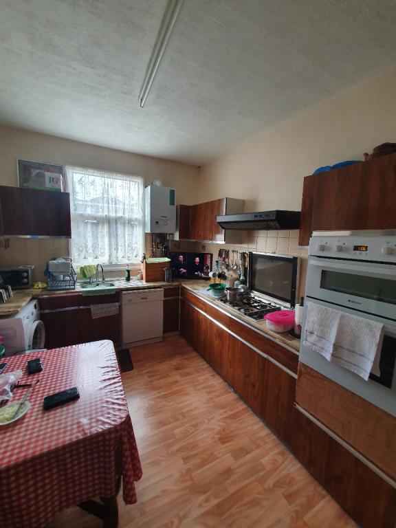 1 bed Flat Share for rent in London. From Varosi Lettings & Estates Ltd - London