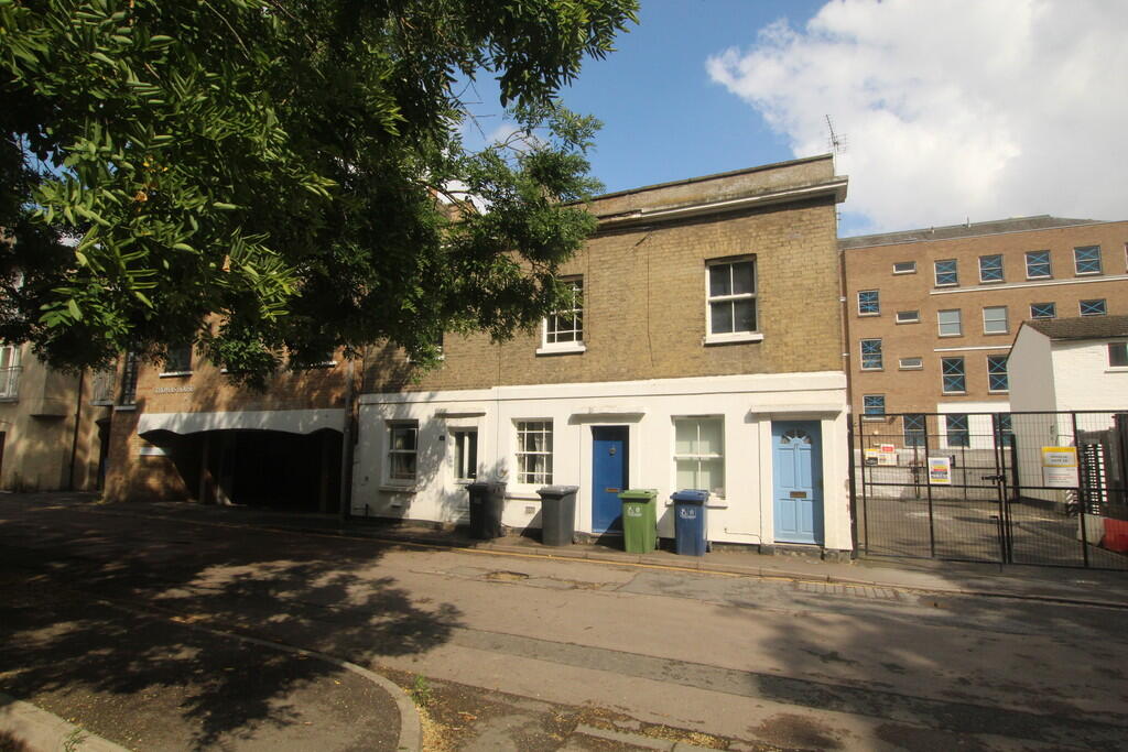 2 bed Mid Terraced House for rent in Cambridge. From Vincent Shaw - Cambridge
