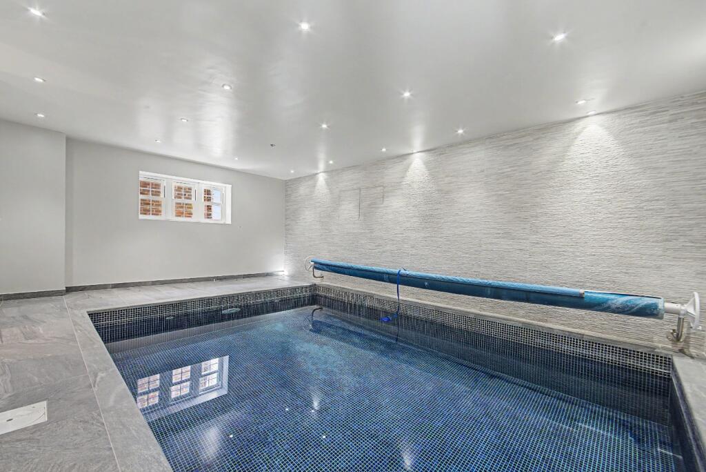 5 bed Detached for rent in Shenley. From Vita Properties - London