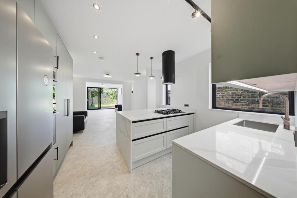 5 bed Semi Detached for rent in London. From Vita Properties - London 5 bed Semi Detached for rent in London. From Vita Properties - London
