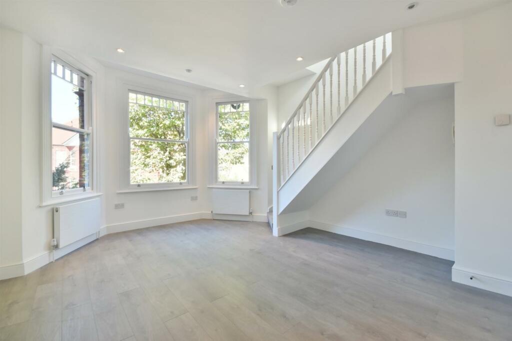 1 bed Flat for rent in London. From Warwick Estate Agents