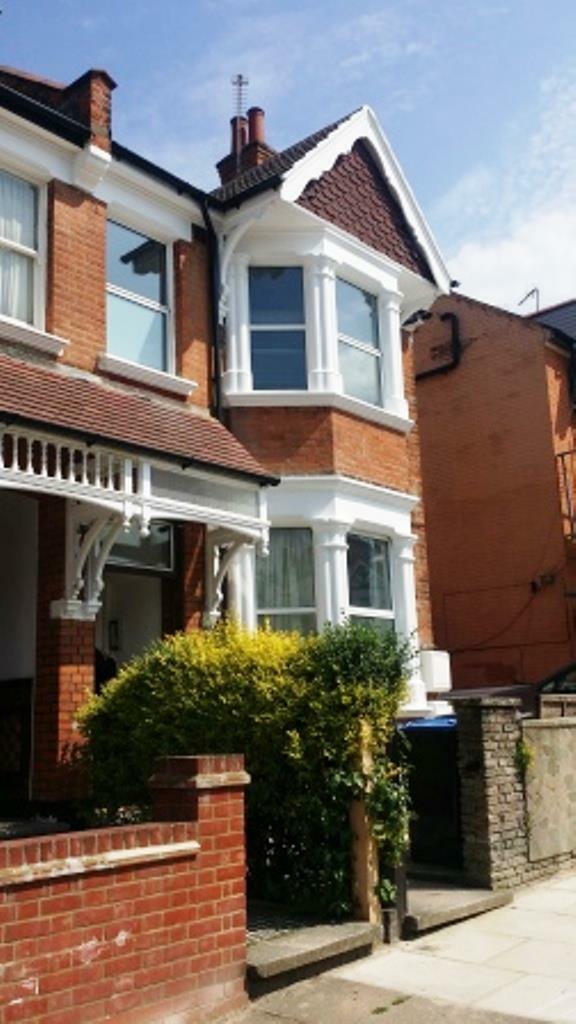 2 bed Flat for rent in London. From Warwick Estate Agents