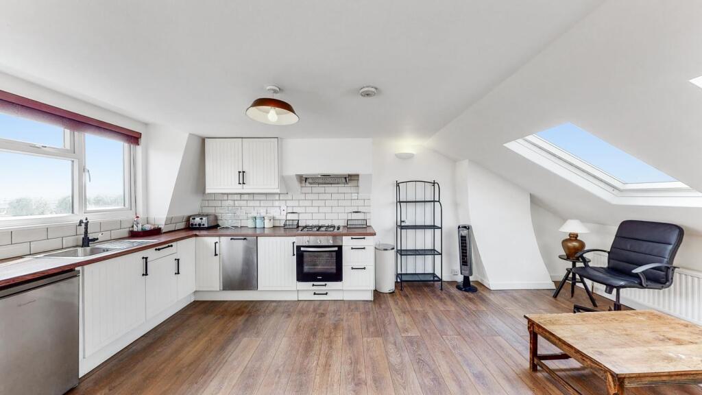 2 bed 1st Floor Flat for rent in London. From Warwick Estate Agents - London 2 bed 1st Floor Flat for rent in London. From Warwick Estate Agents - London